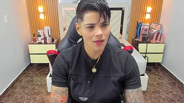 KAROLLJONES1 online show from October 2, 2025, 2:37 am