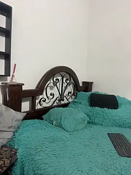 ALMAWHITE online show from November 8, 2025, 1:47 pm