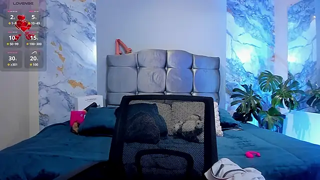 Room 69x online show from February 18, 2026, 3:41 pm