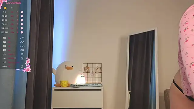 roxydolll online show from April 17, 2026, 2:03 am