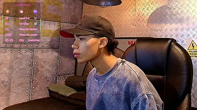 Snapshot of AlanCutee chatting on September 17, 2025, 11:23 am AlanCutee online show from September 17, 2025, 11:23 am