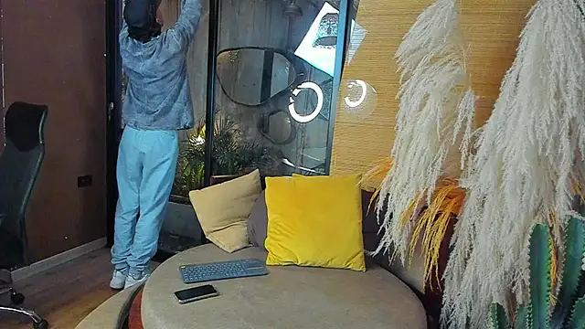 AlanCutee online show from November 27, 2025, 11:32 am