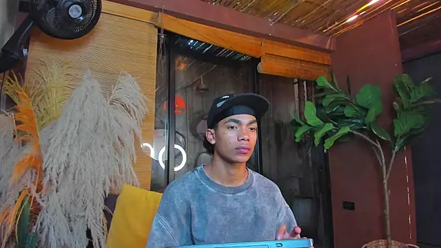 Snapshot of AlanCutee chatting on January 14, 2026, 12:09 pm AlanCutee online show from January 14, 2026, 12:09 pm