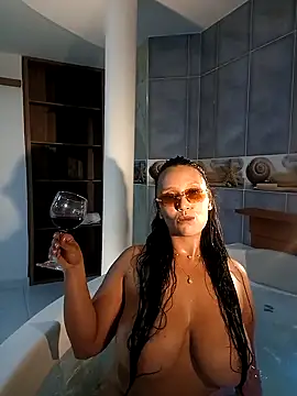 Snapshot of Esmeralda333 chatting on November 9, 2025, 12:58 am Esmeralda333 online show from November 9, 2025, 12:58 am