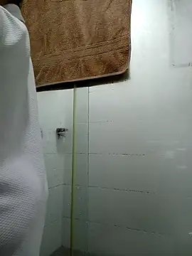 Snapshot of Esmeralda333 chatting on February 14, 2026, 5:24 pm Esmeralda333 online show from February 14, 2026, 5:24 pm