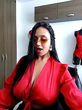 Snapshot of Esmeralda333 chatting on October 19, 2025, 1:47 pm Esmeralda333 online show from October 19, 2025, 1:47 pm