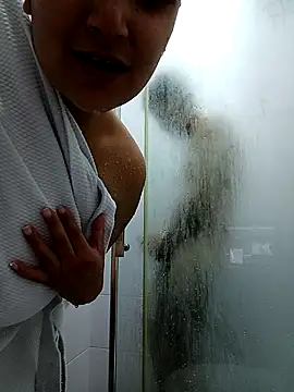 Snapshot of Esmeralda333 chatting on March 14, 2026, 6:14 pm Esmeralda333 online show from March 14, 2026, 6:14 pm