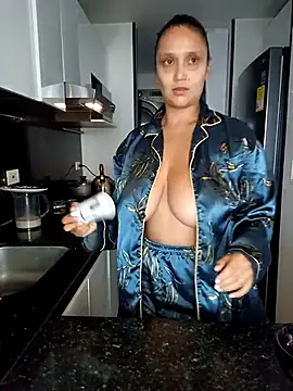 Snapshot of Esmeralda333 chatting on February 10, 2026, 12:26 pm Esmeralda333 online show from February 10, 2026, 12:26 pm