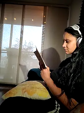 Snapshot of Esmeralda333 chatting on February 24, 2026, 11:44 am Esmeralda333 online show from February 24, 2026, 11:44 am