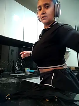 Snapshot of Esmeralda333 chatting on February 23, 2026, 12:50 pm Esmeralda333 online show from February 23, 2026, 12:50 pm