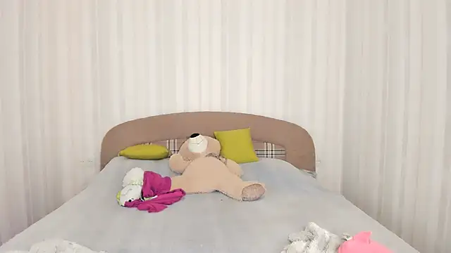 Snapshot of Daria_de_luxe chatting on October 16, 2025, 6:21 am Daria de luxe online show from October 16, 2025, 6:21 am