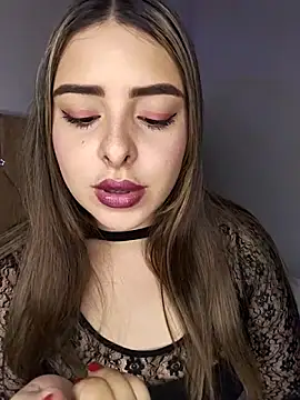 Nahomy cm online show from February 26, 2026, 6:52 pm