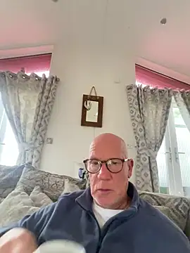 philefc online show from October 31, 2025, 2:13 pm