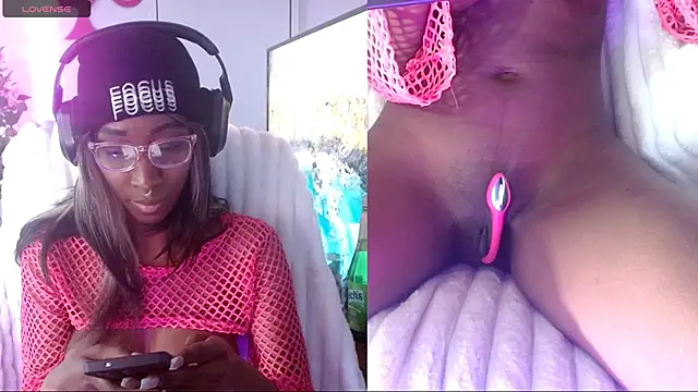 Snapshot of alys_at_college chatting on February 17, 2026, 2:14 pm alys at college online show from February 17, 2026, 2:14 pm