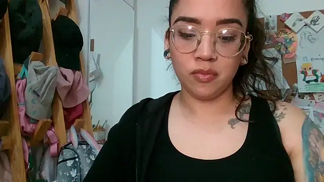 Snapshot of GypsyMamacita chatting on September 17, 2025, 2:52 pm GypsyMamacita online show from September 17, 2025, 2:52 pm
