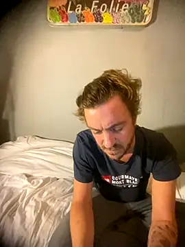 3615-ULLA online show from November 5, 2025, 4:04 am