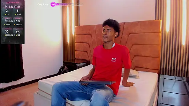 FYKMOR 1 online show from November 18, 2025, 8:01 pm