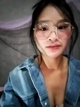 Snapshot of saronla_03 chatting on December 3, 2025, 6:29 pm saronla 03 online show from December 3, 2025, 6:29 pm