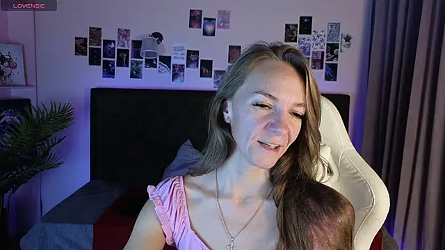 Jesica mooon online show from October 6, 2025, 1:40 am