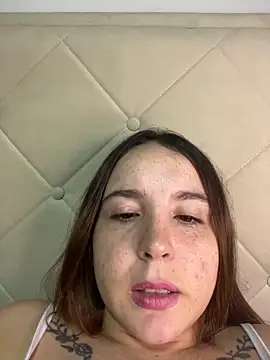 m0ranguinh0s2 online show from May 23, 2026, 1:04 am