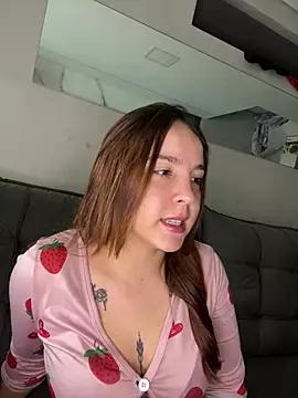 m0ranguinh0s2 online show from May 25, 2026, 2:05 pm