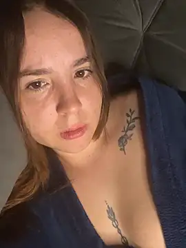 m0ranguinh0s2 online show from May 15, 2026, 2:53 am