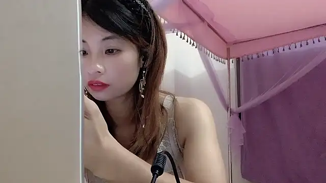 xxiaohong online show from September 17, 2025, 4:42 pm