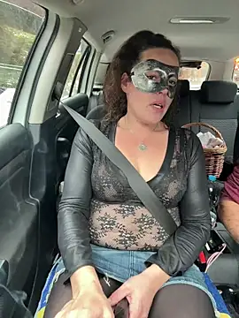 Snapshot of Nadja_Noir chatting on November 24, 2025, 1:00 pm Nadja Noir online show from November 24, 2025, 1:00 pm