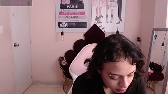 Snapshot of LadyWawy chatting on September 20, 2025, 2:44 pm LadyWawy online show from September 20, 2025, 2:44 pm