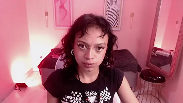 Snapshot of LadyWawy chatting on September 16, 2025, 1:12 pm LadyWawy online show from September 16, 2025, 1:12 pm