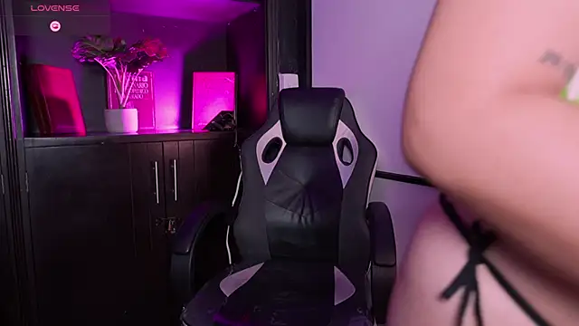 Snapshot of SamaraAnders_ chatting on November 29, 2025, 4:56 am SamaraAnders online show from November 29, 2025, 4:56 am