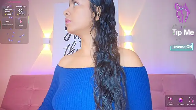 SunnyGilmoree online show from November 28, 2025, 8:09 pm