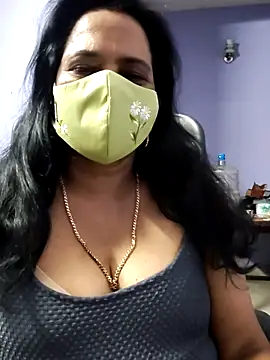 mallu-lover online show from November 26, 2025, 8:36 am