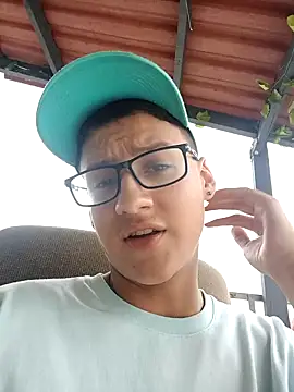 Snapshot of NoahLux chatting on September 11, 2025, 4:18 pm NoahLux online show from September 11, 2025, 4:18 pm