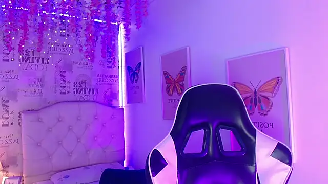 Snapshot of novaross chatting on November 26, 2025, 9:37 pm novaross online show from November 26, 2025, 9:37 pm