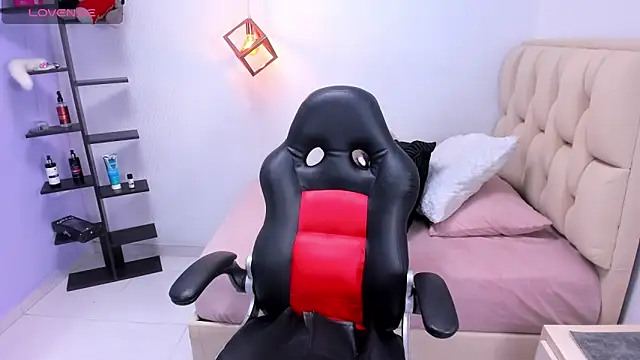 ROSIE MOSS online show from January 14, 2026, 10:35 pm