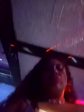 Snapshot of CloeStron chatting on November 2, 2025, 3:55 am CloeStron online show from November 2, 2025, 3:55 am