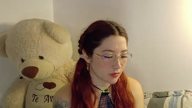 Snapshot of lunnaa_ chatting on May 8, 2026, 4:05 am lunnaa online show from May 8, 2026, 4:05 am