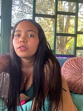 Snapshot of SophiaGuzman chatting on January 14, 2026, 4:21 pm SophiaGuzman online show from January 14, 2026, 4:21 pm