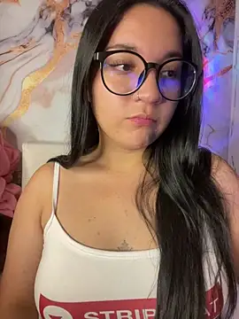 Snapshot of sara_roy04_ chatting on September 30, 2025, 3:45 am sara roy04  online show from September 30, 2025, 3:45 am