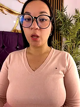 Snapshot of sara_roy04_ chatting on September 9, 2025, 4:22 am sara roy04  online show from September 9, 2025, 4:22 am