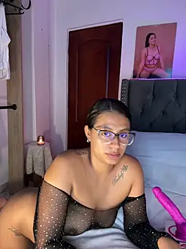 Snapshot of ema_zoe chatting on May 27, 2026, 1:04 am ema zoe online show from May 27, 2026, 1:04 am