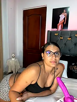 Snapshot of ema_zoe chatting on October 14, 2025, 11:58 pm ema zoe online show from October 14, 2025, 11:58 pm