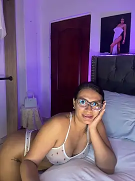 Snapshot of ema_zoe chatting on April 21, 2026, 2:51 am ema zoe online show from April 21, 2026, 2:51 am