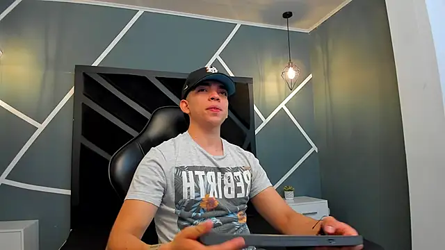 Eryonbradley online show from December 19, 2025, 5:00 am