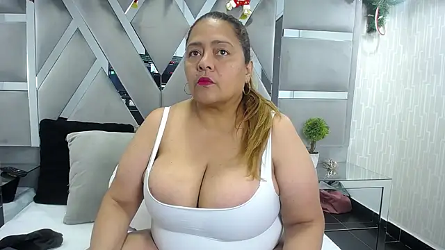 MonzerratBoyer online show from January 14, 2026, 6:55 pm