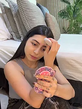 EmelyParker online show from April 12, 2026, 7:39 pm