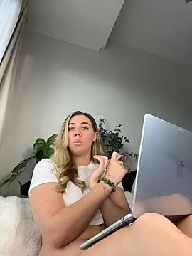 louiseberkeley online show from May 12, 2026, 1:46 am