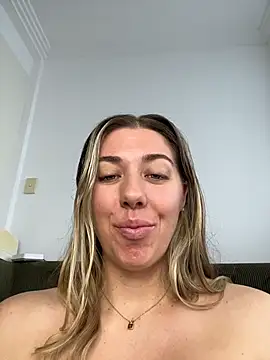 Snapshot of louiseberkeley chatting on June 25, 2026, 3:15 am louiseberkeley online show from June 25, 2026, 3:15 am