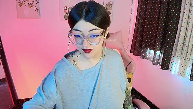 isaferrer06 online show from December 16, 2025, 4:00 pm